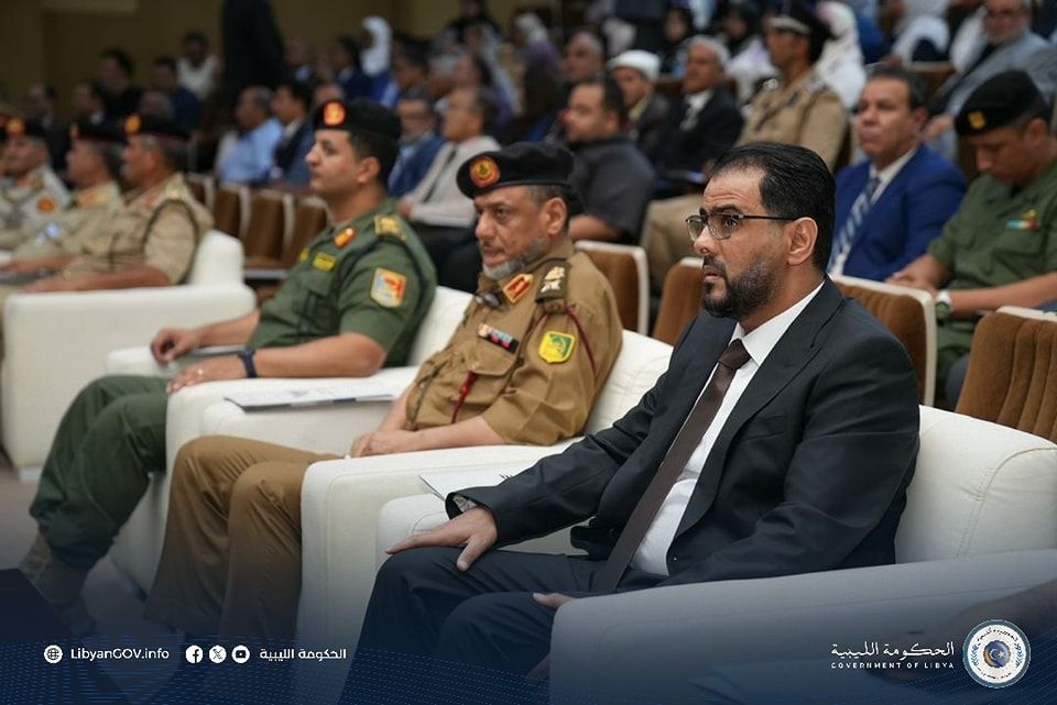 قام رئيس مجلس الوزراء والقيادات العسكرية بحضور مؤتمر الجامعات حول المؤسسة العسكرية الليبية